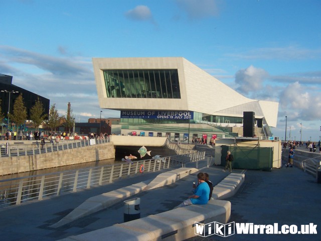 Attached picture liverpool 1 and the waterfront liver building 027.jpg